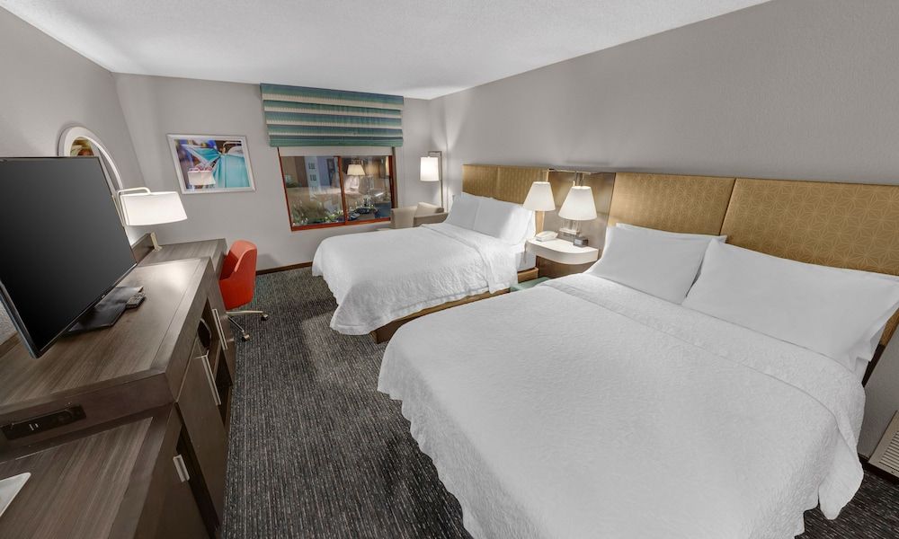 Hampton Inn Tropicana Room, 2 Queen Beds, Non Smoking 7