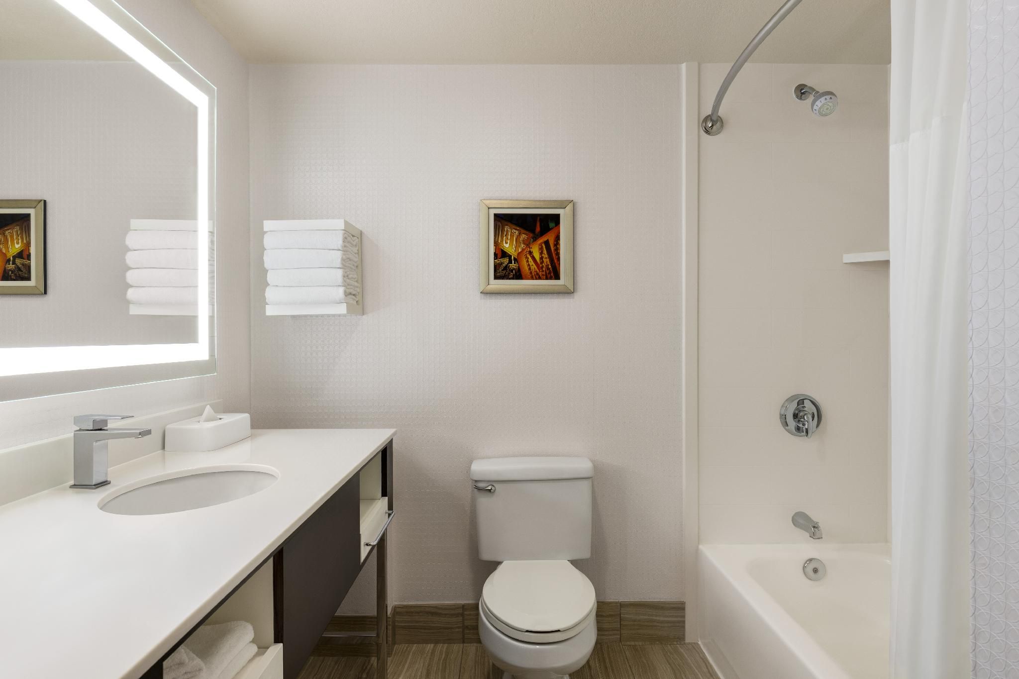 2 Queen W/Microwave/Fridge Nonsmoking