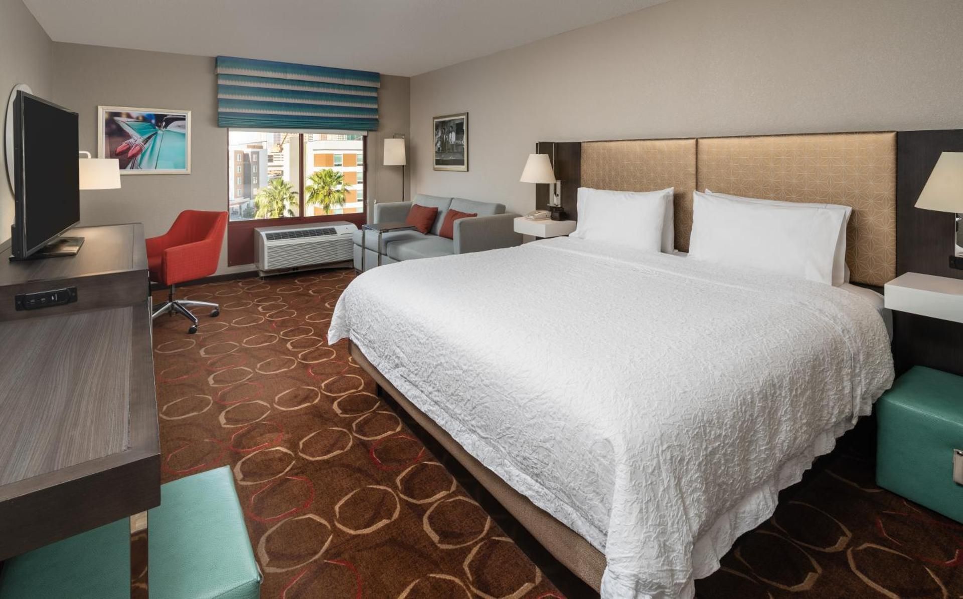 1 KING BED WITH SOFA NONSMOKING