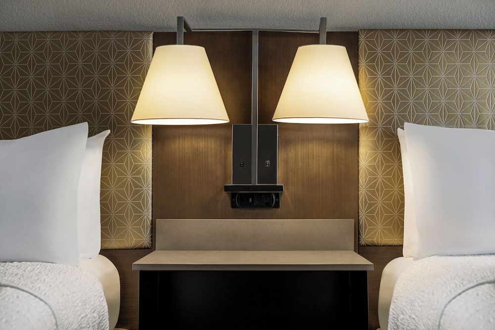 Hampton Inn Tropicana Room, 2 Queen Beds, Non Smoking 32