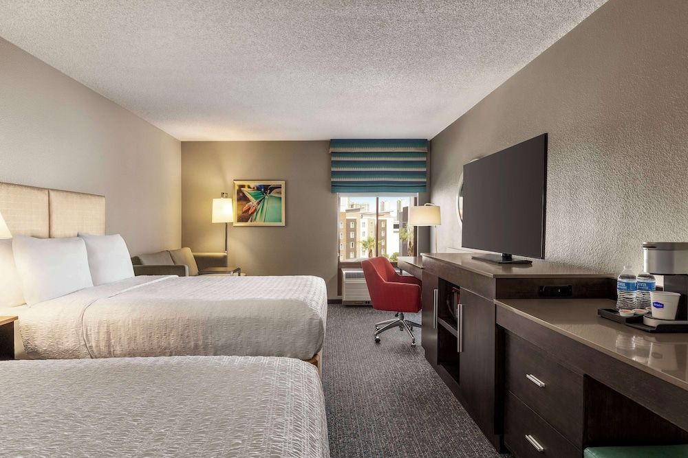 Hampton Inn Tropicana Room, 2 Queen Beds, Non Smoking 5