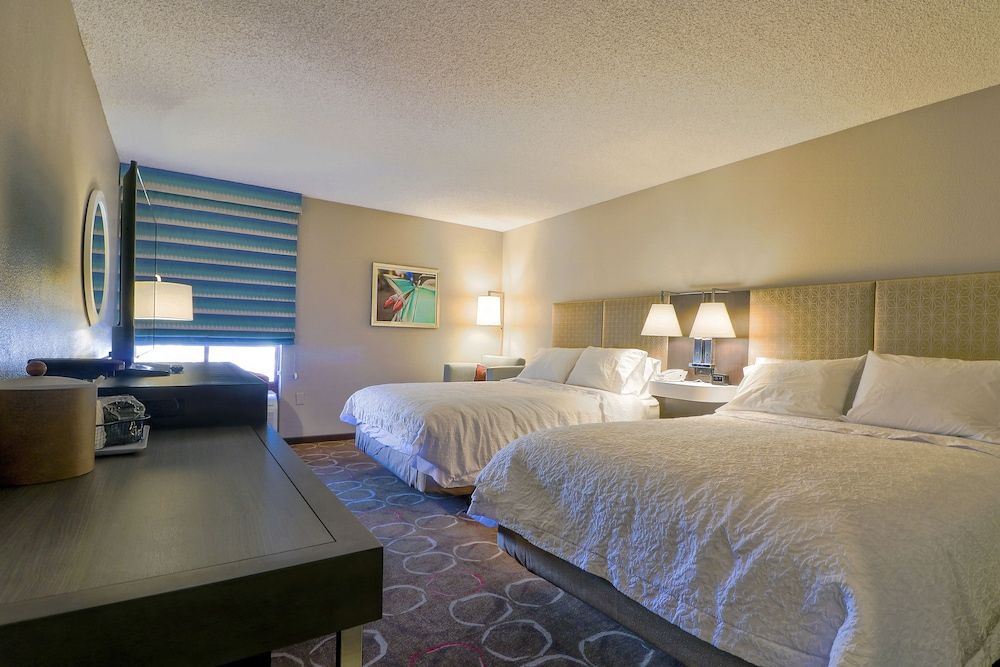 Hampton Inn Tropicana Room, 2 Queen Beds, Non Smoking 10
