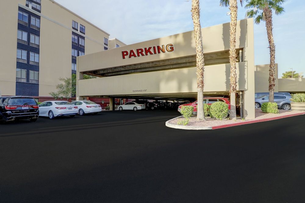 undefined Hampton Inn Tropicana 5