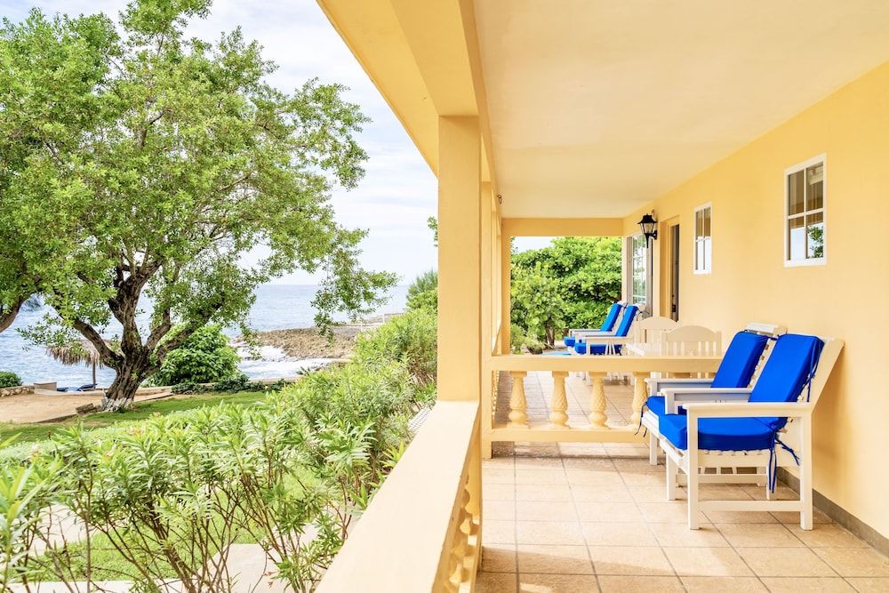 The Westender Inn Premium Room, Ocean View 3