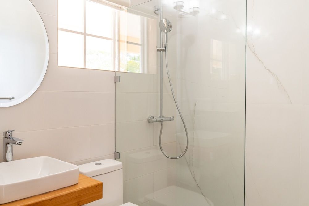 The Westender Inn Premium Room, Ocean View 4