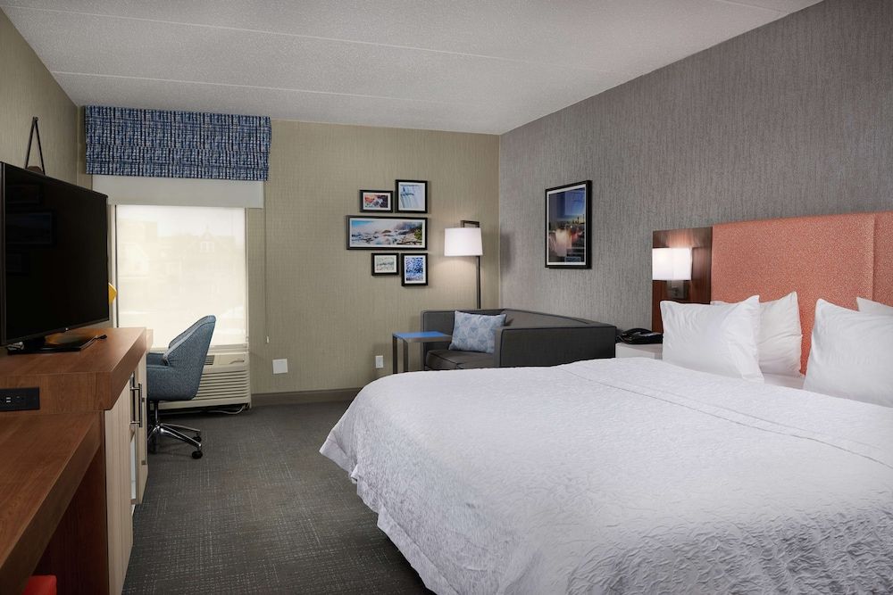undefined Hampton Inn Niagara Falls 4