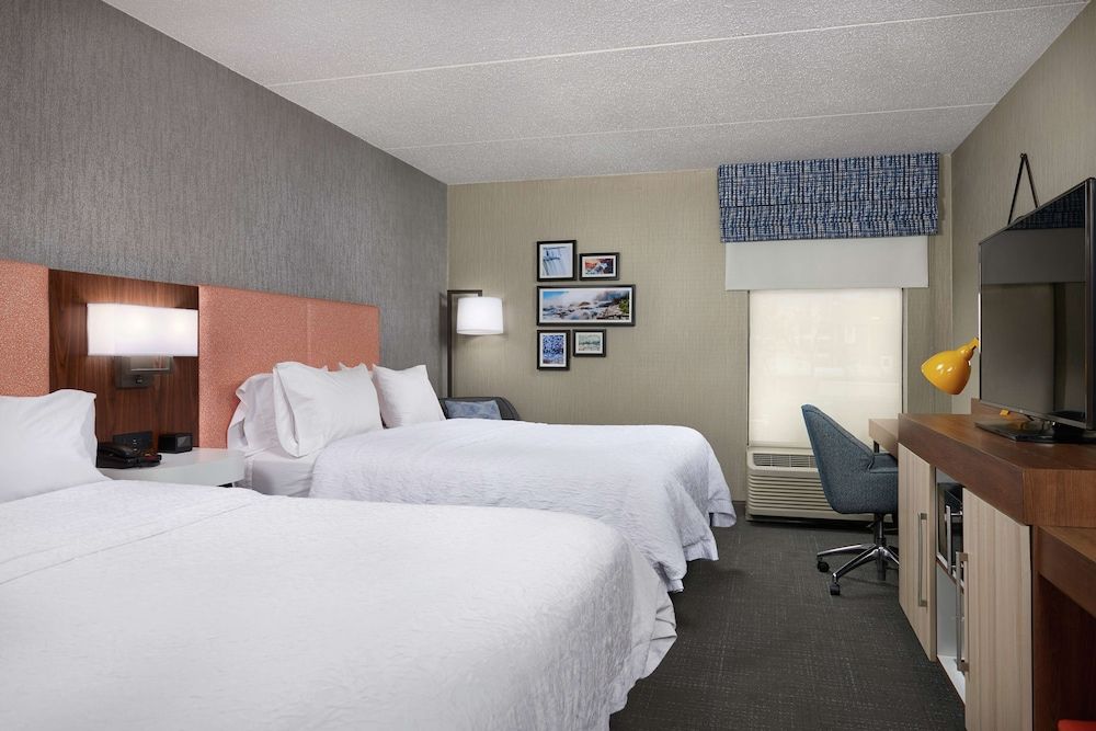 undefined Hampton Inn Niagara Falls 2
