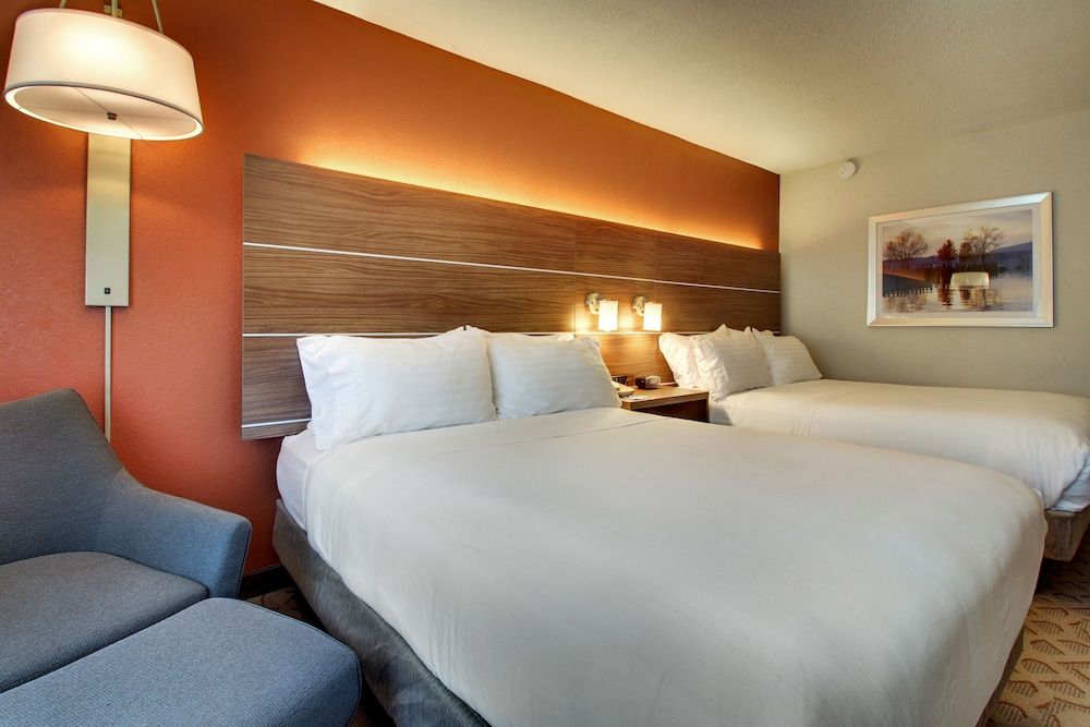 Holiday Inn Express Poughkeepsie by IHG Standard Room 2