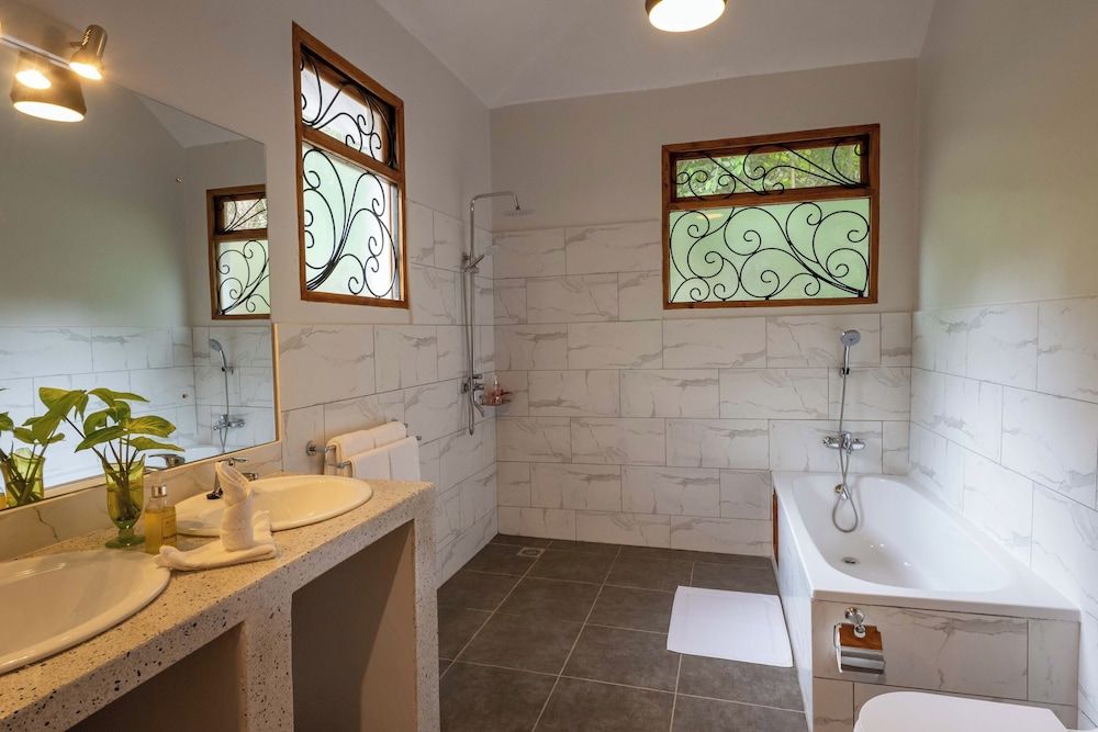 Mount Meru Game Lodge Standard Twin Room 2