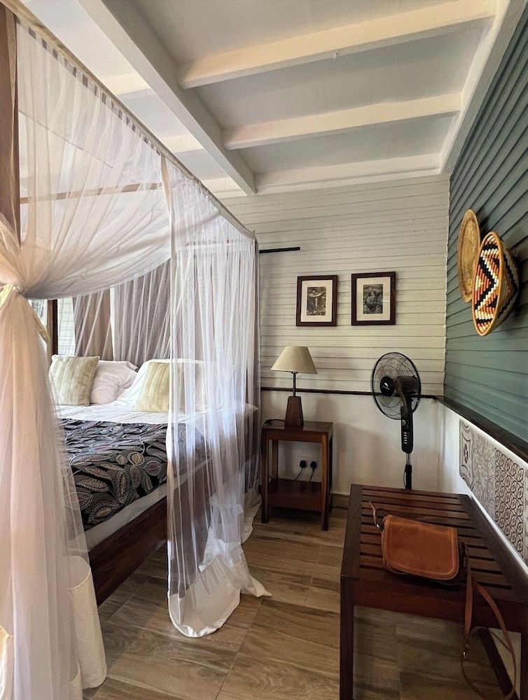 Mount Meru Game Lodge Standard Double Room 2