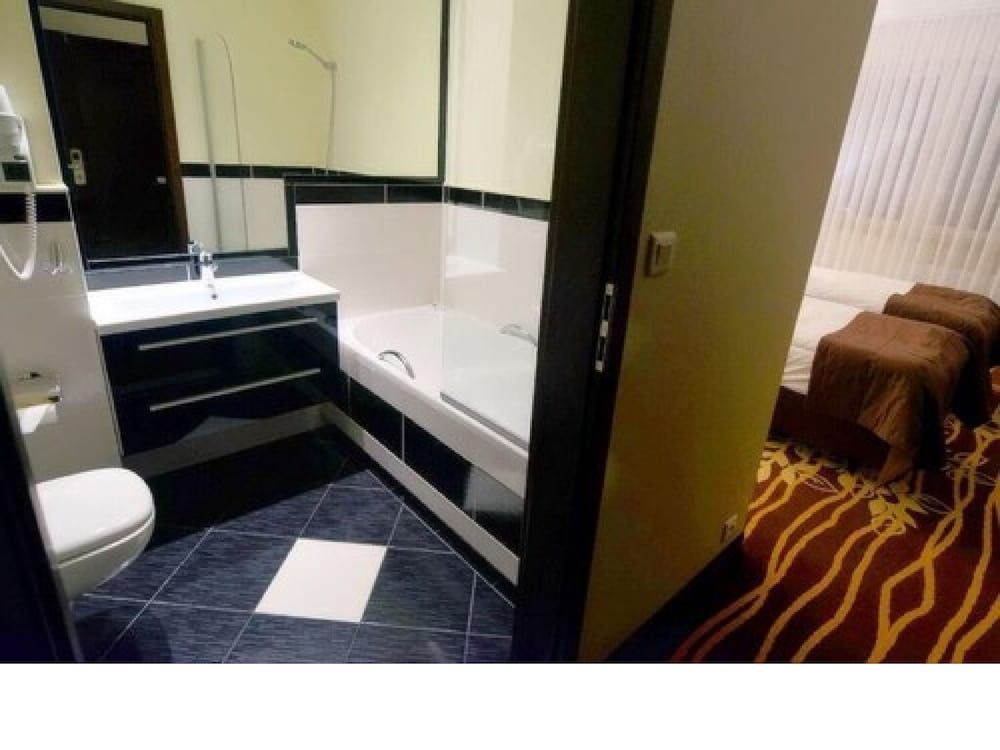 Hotel Business Faltom Gdynia Standard Double or Twin Room 5