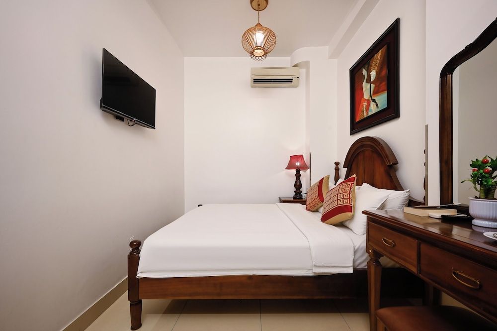 undefined Halo Hotel 5