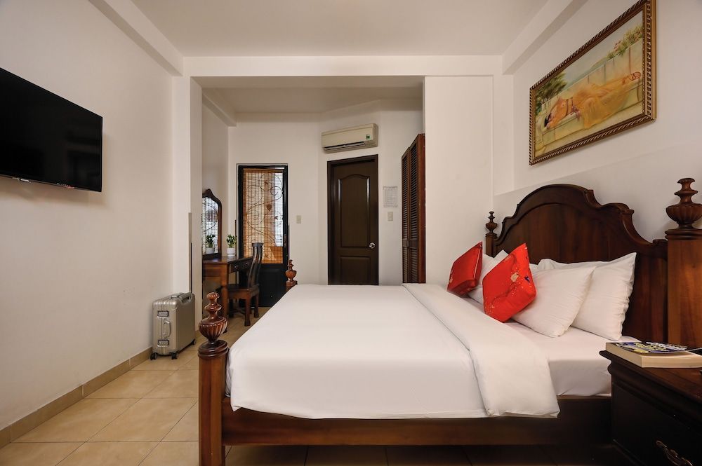 undefined Halo Hotel 4