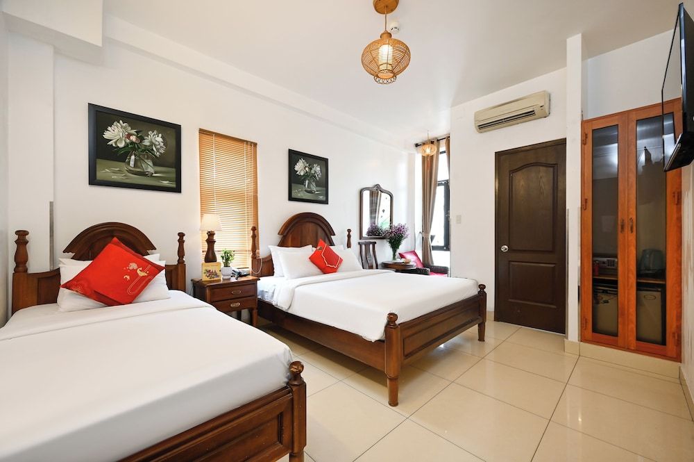 undefined Halo Hotel 3