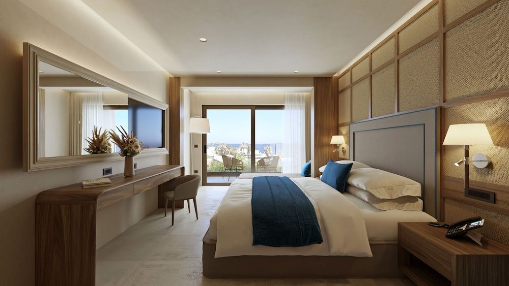 Deluxe Suite Garden View Sharing Pool