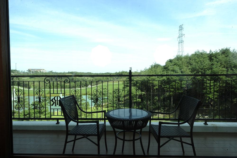 PineRidge Resort Royal Suite (Bed type assigned upon Check In) 4