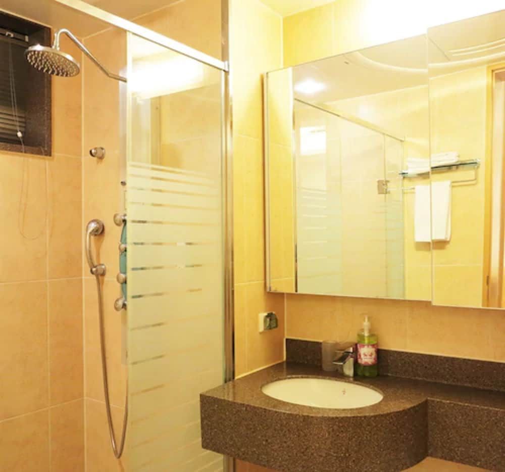 PineRidge Resort [Mona Breakfast] Family Room+Breakfast (6-9 AM) for 2 @Golf Clubhouse (3-5min. Car Ride) 2