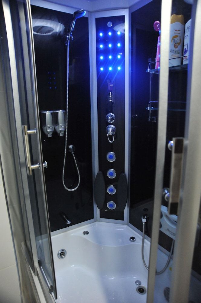 Gloria Tibi Hotel Quadruple Room 9