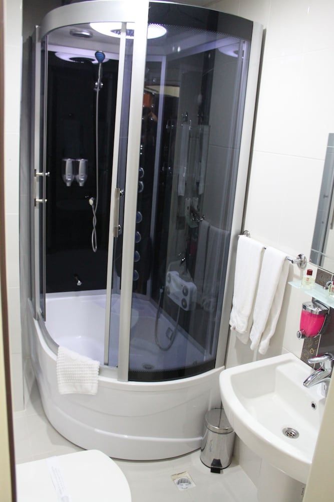 Gloria Tibi Hotel Quadruple Room 6