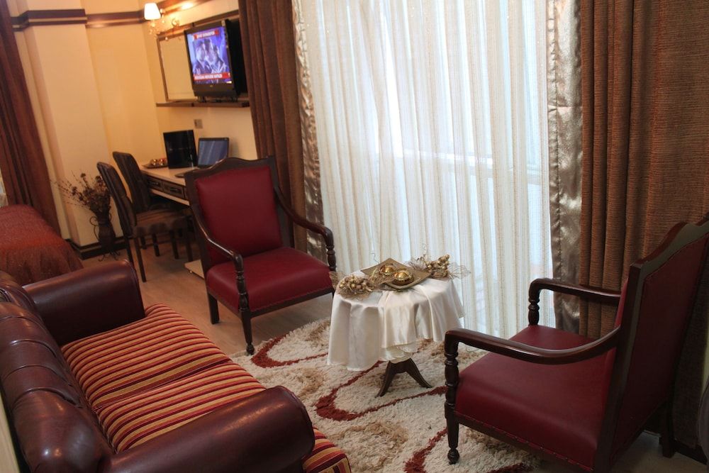 Gloria Tibi Hotel Quadruple Room 11