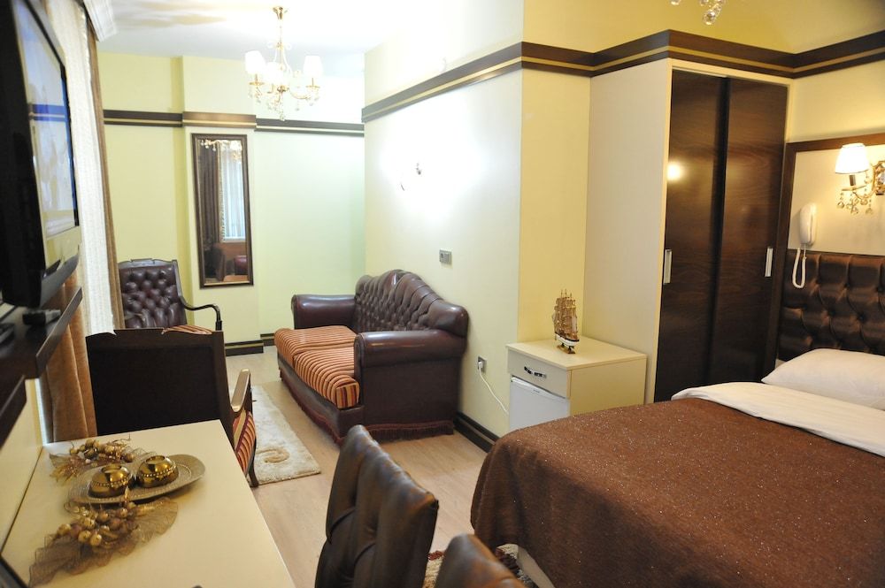 Gloria Tibi Hotel Quadruple Room 3