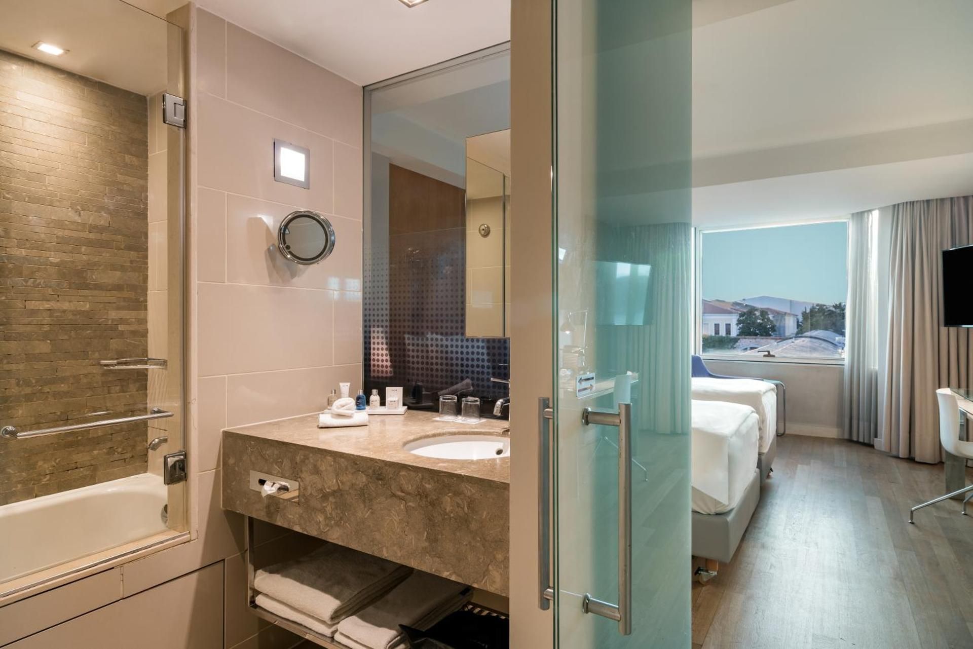 Radisson Blu Bosphorus Hotel, Istanbul Standard Guest Room 12