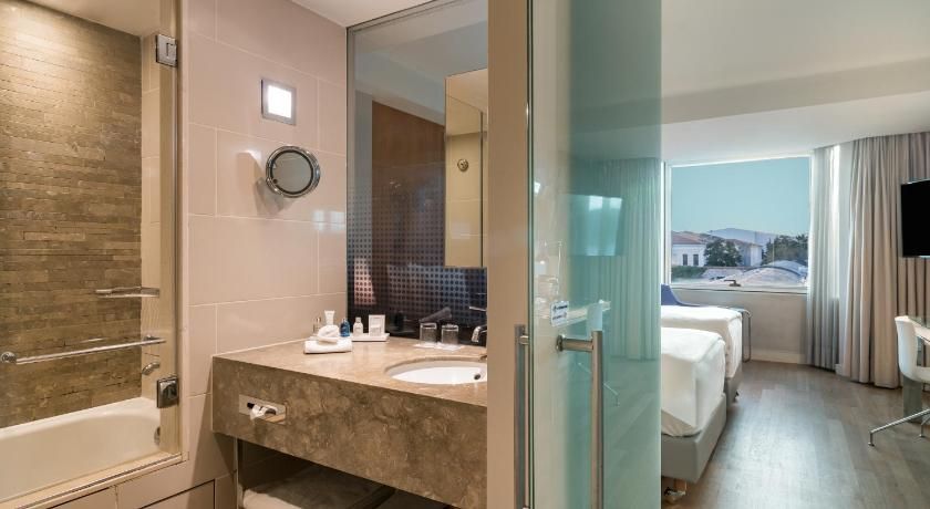 Radisson Blu Bosphorus Hotel, Istanbul Standard Guest Room 6