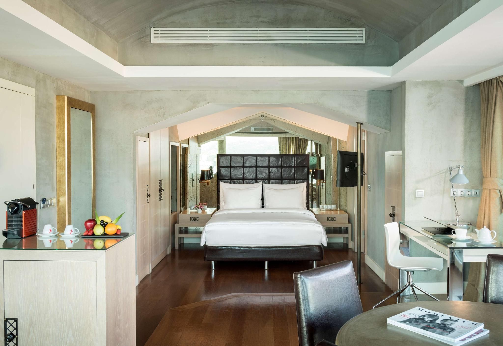 Suite room