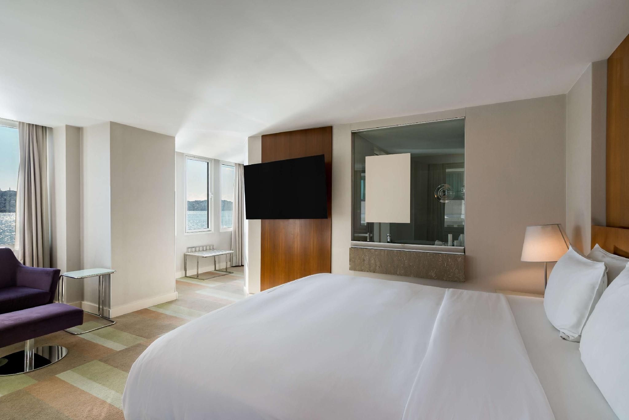 Junior Suite - Bosphorus View