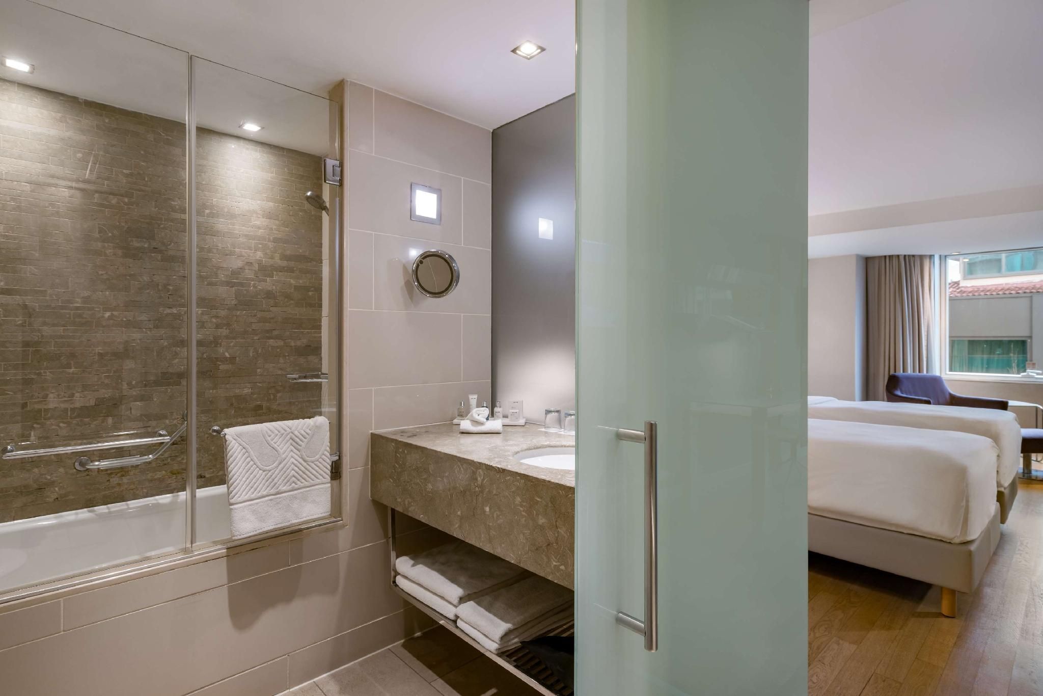 Radisson Blu Bosphorus Hotel, Istanbul Standard Guest Room 11