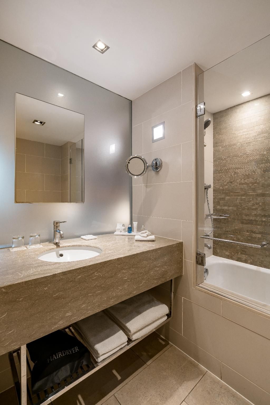 Radisson Blu Bosphorus Hotel, Istanbul Standard Guest Room 8