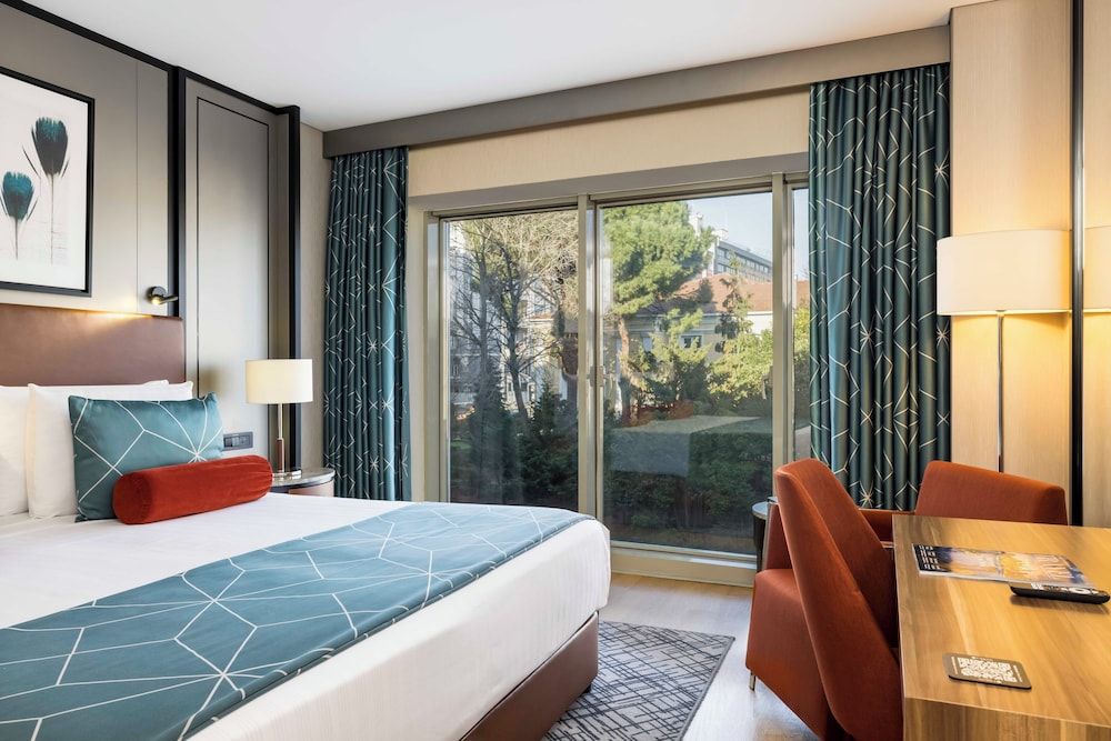 Opera Hotel Bosphorus - Preferred Hotels and Resorts Deluxe Room, City View 3