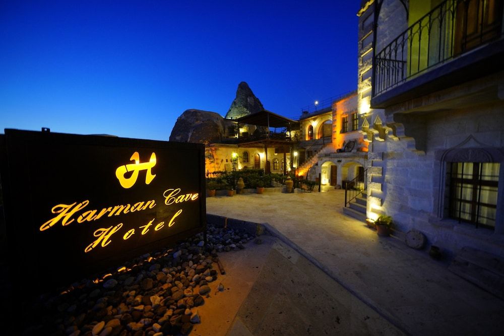 undefined Harman Cave Hotel 7
