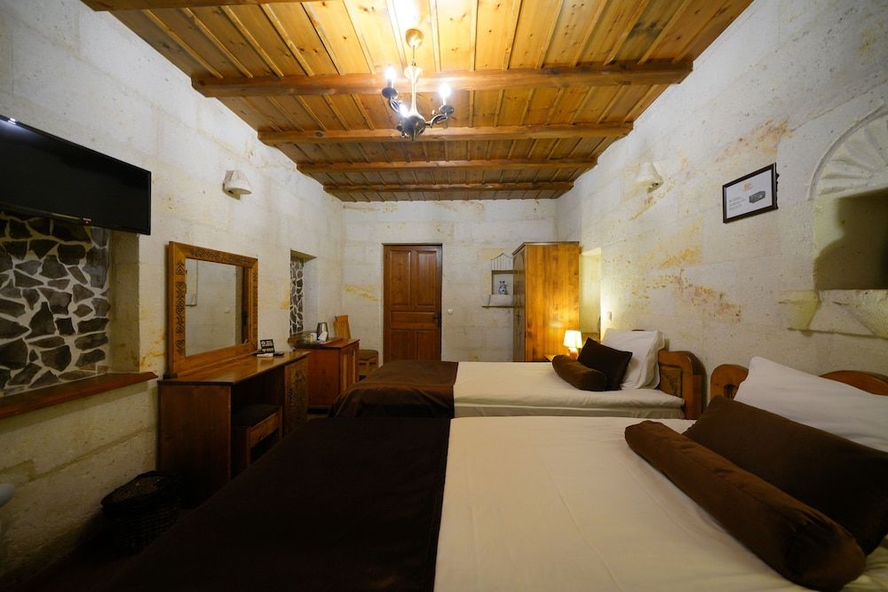Harman Cave Hotel Standard Twin Room 2