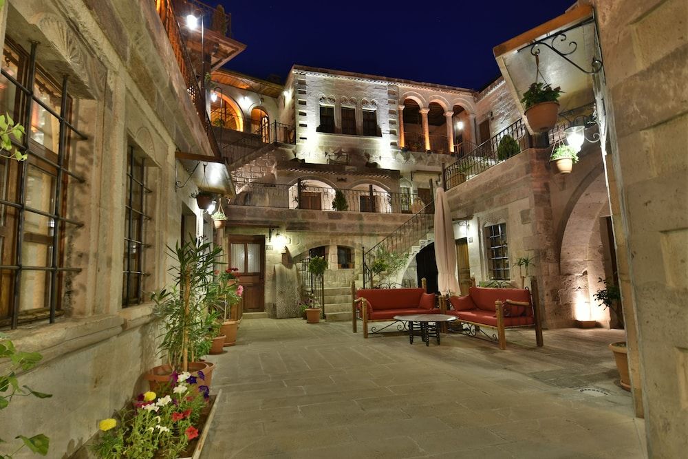 undefined Harman Cave Hotel 6