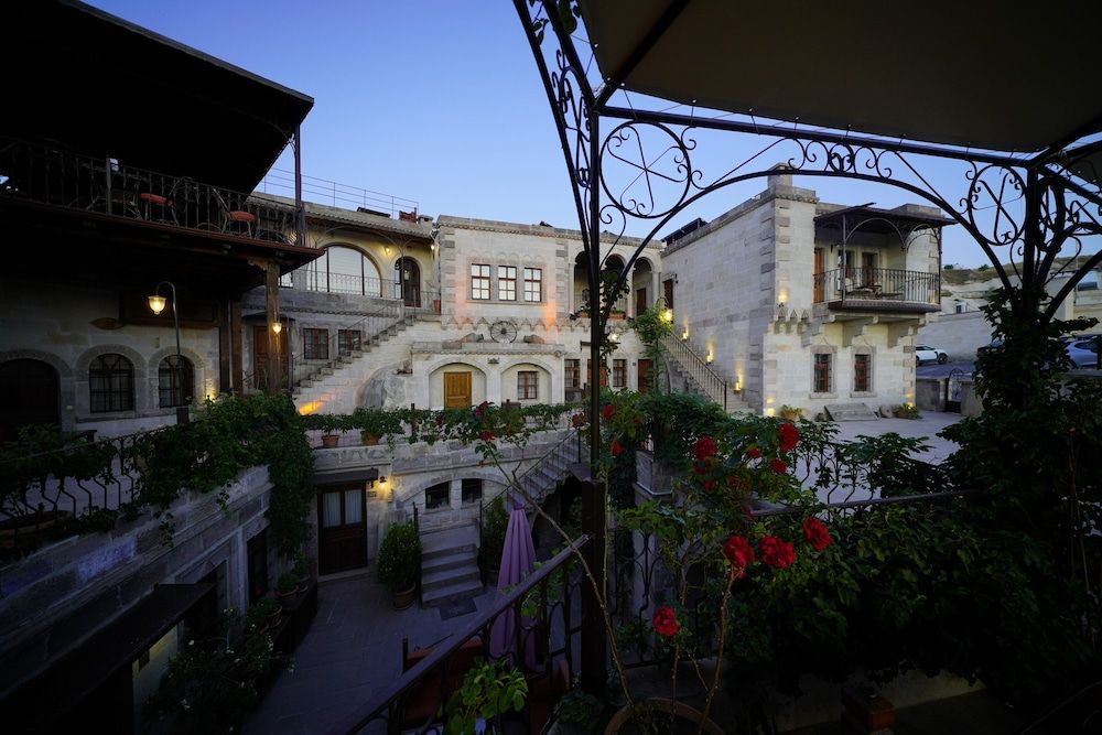 undefined Harman Cave Hotel 6