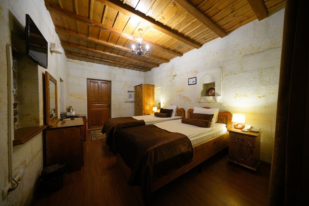 Harman Cave Hotel Standard Twin Room 4