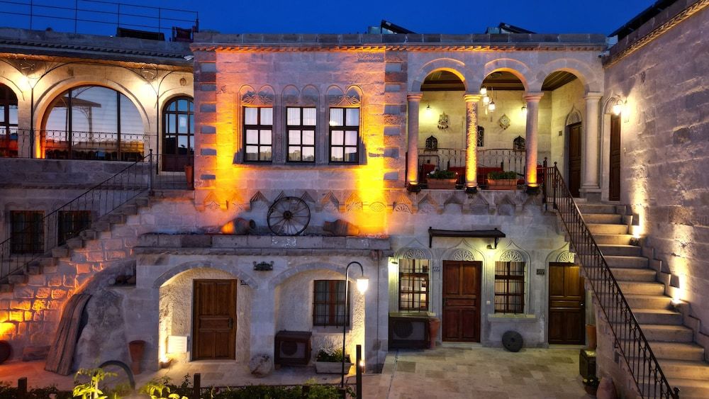 undefined Harman Cave Hotel 5