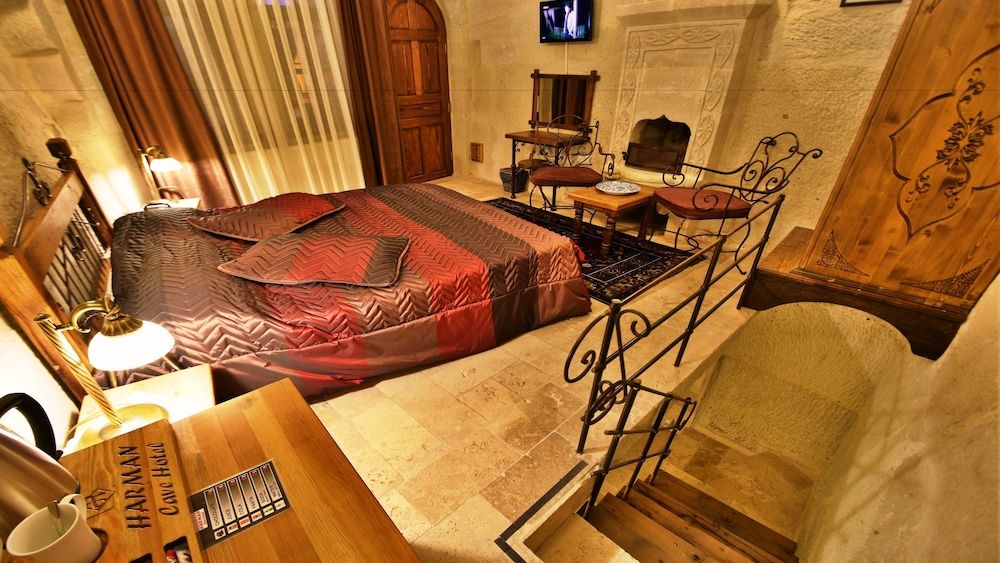 undefined Harman Cave Hotel 5