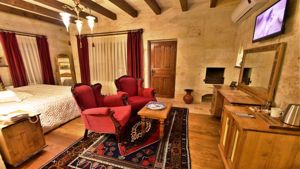 undefined Harman Cave Hotel 3