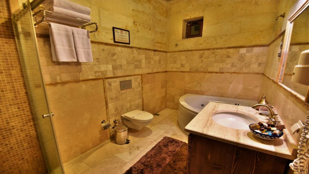 undefined Harman Cave Hotel 10