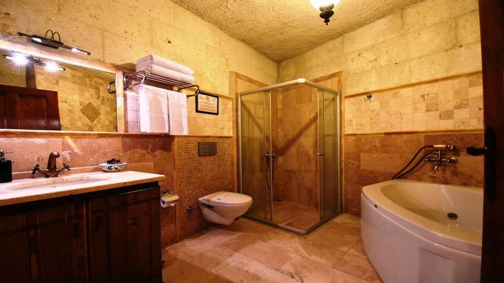 undefined Harman Cave Hotel 7