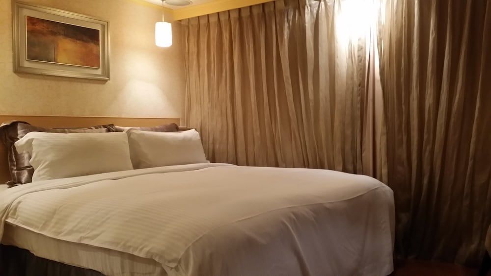 undefined The Moon Hotel 10