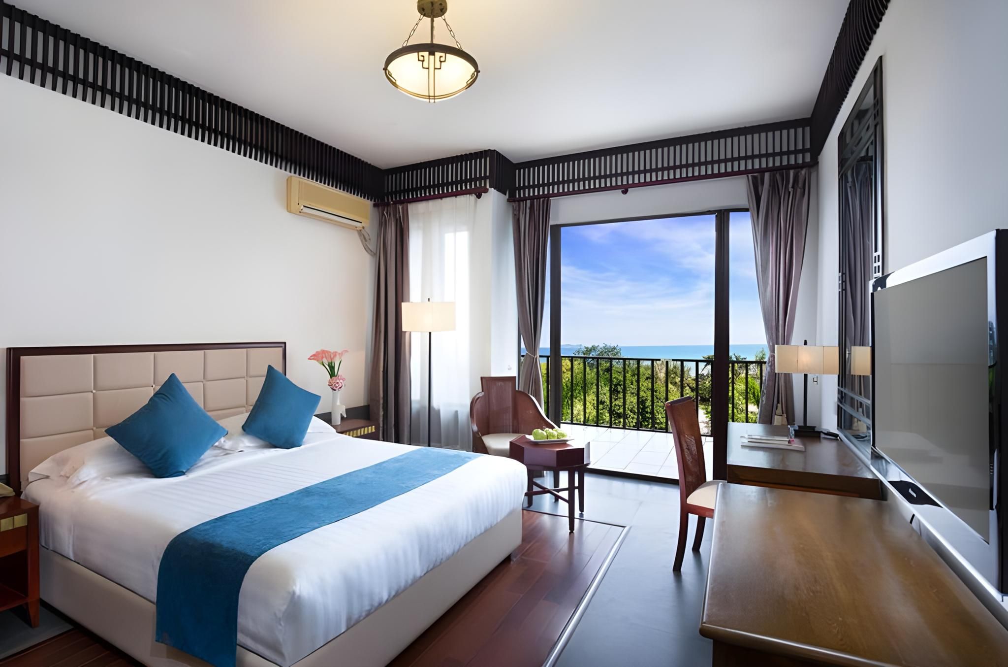 Superior Sea View Queen Bed