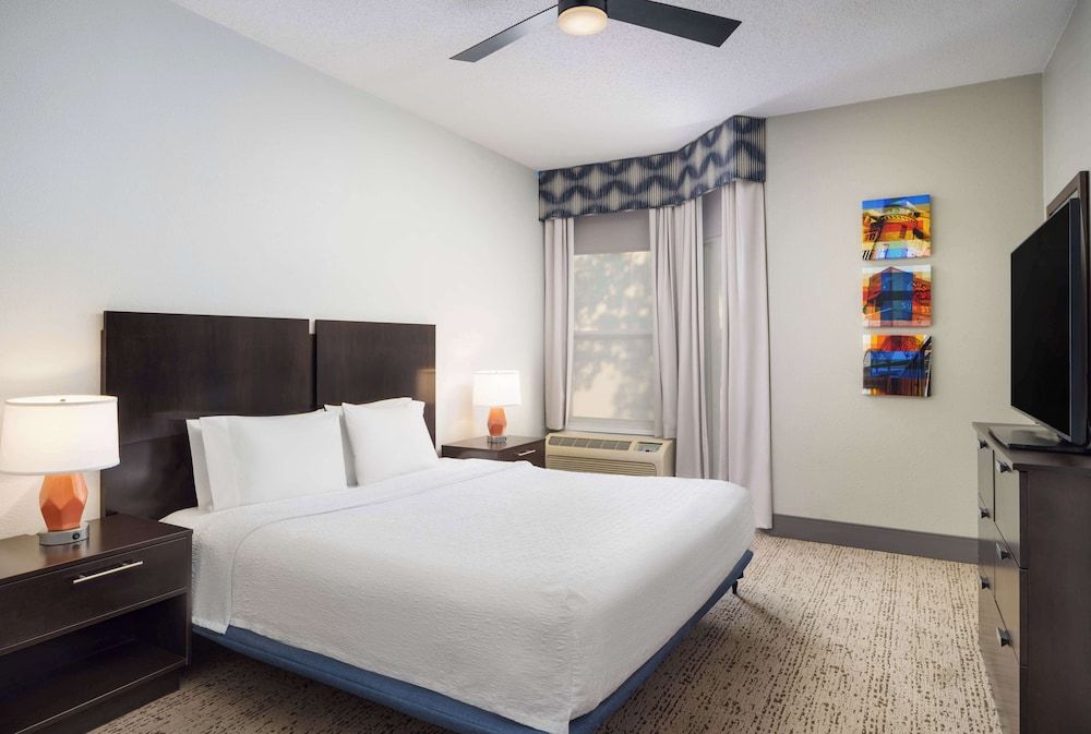 Studio, 1 King Bed, Kitchen