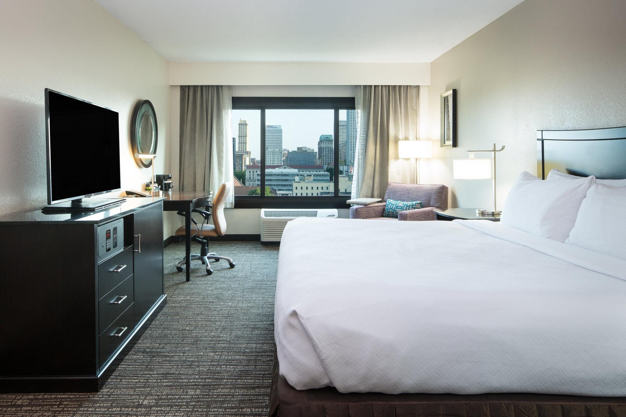 1 King Standard High Floor