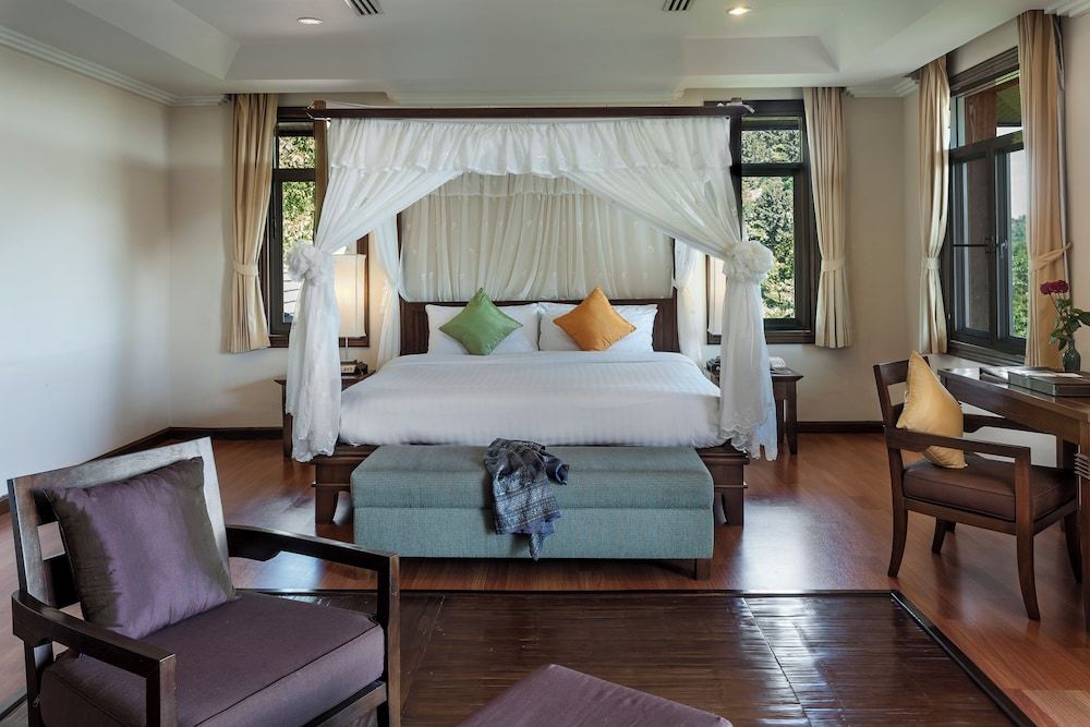 Honeymoon Suite