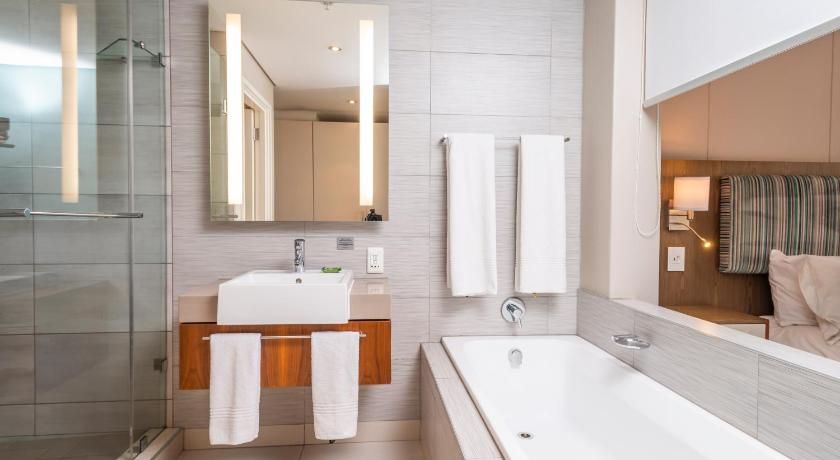 aha Harbour Bridge Hotel & Suites Luxury Room 4