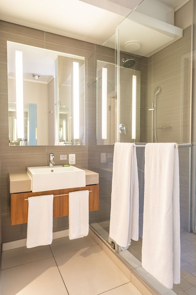 aha Harbour Bridge Hotel & Suites Standard Room, 1 Queen Bed 7