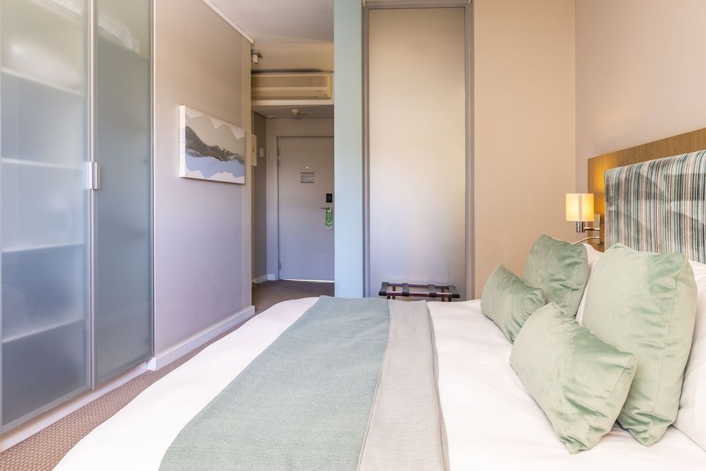 aha Harbour Bridge Hotel & Suites Standard Room, 1 Queen Bed 6